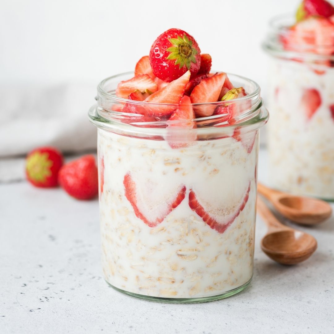 Berry Overnight Oats - Easy Vegan Meal Plan