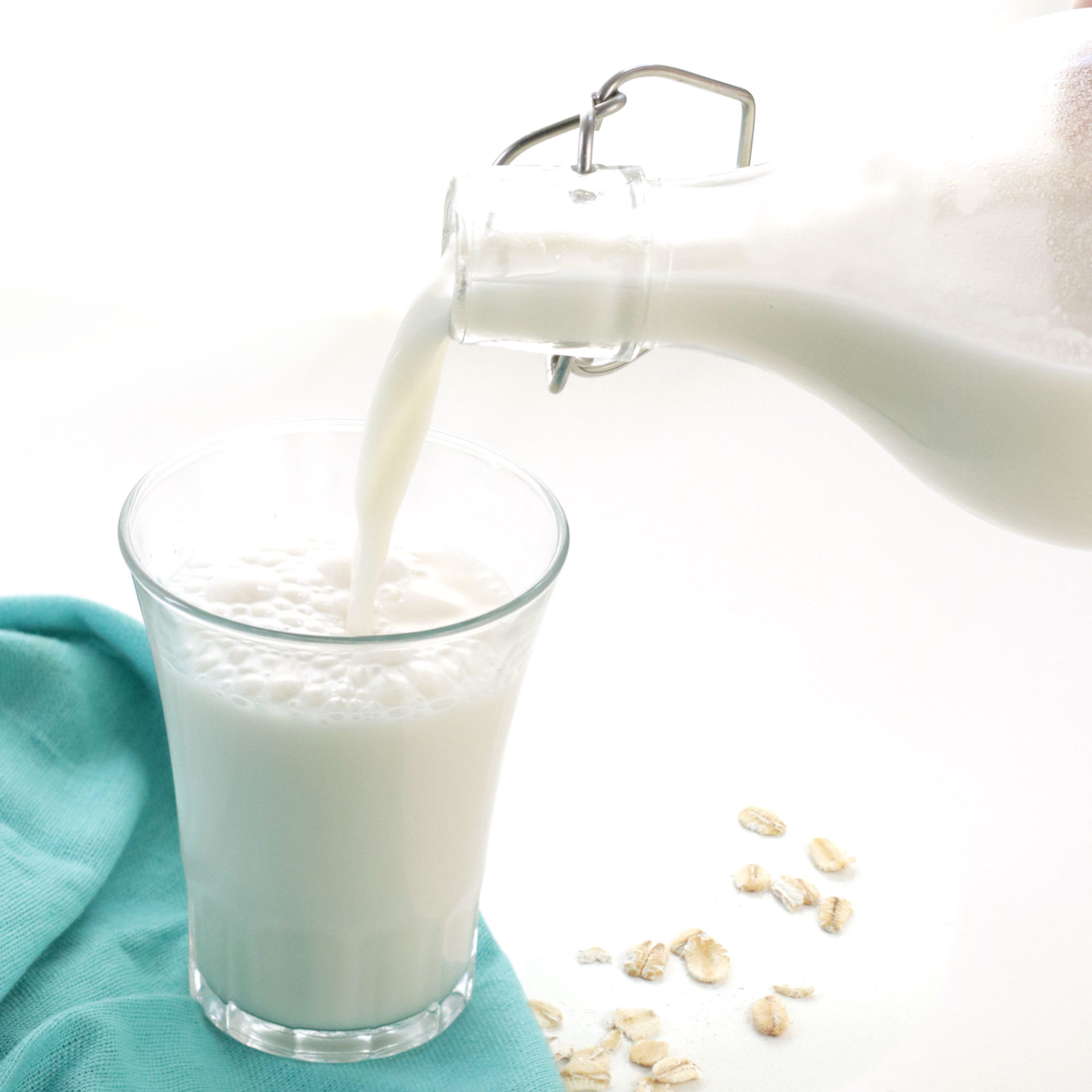 Homemade Creamy Oat Milk - Easy Vegan Meal Plan